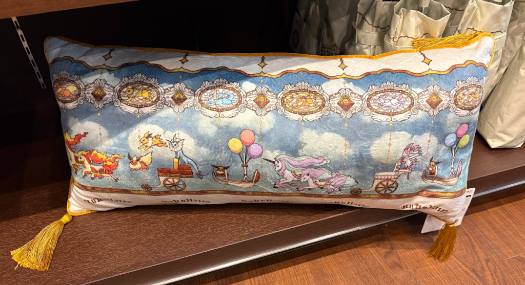 長いクッションの写真